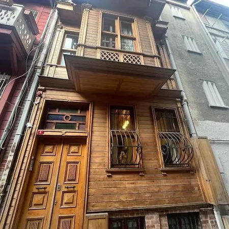 Βίλα Renovated Historical Manor